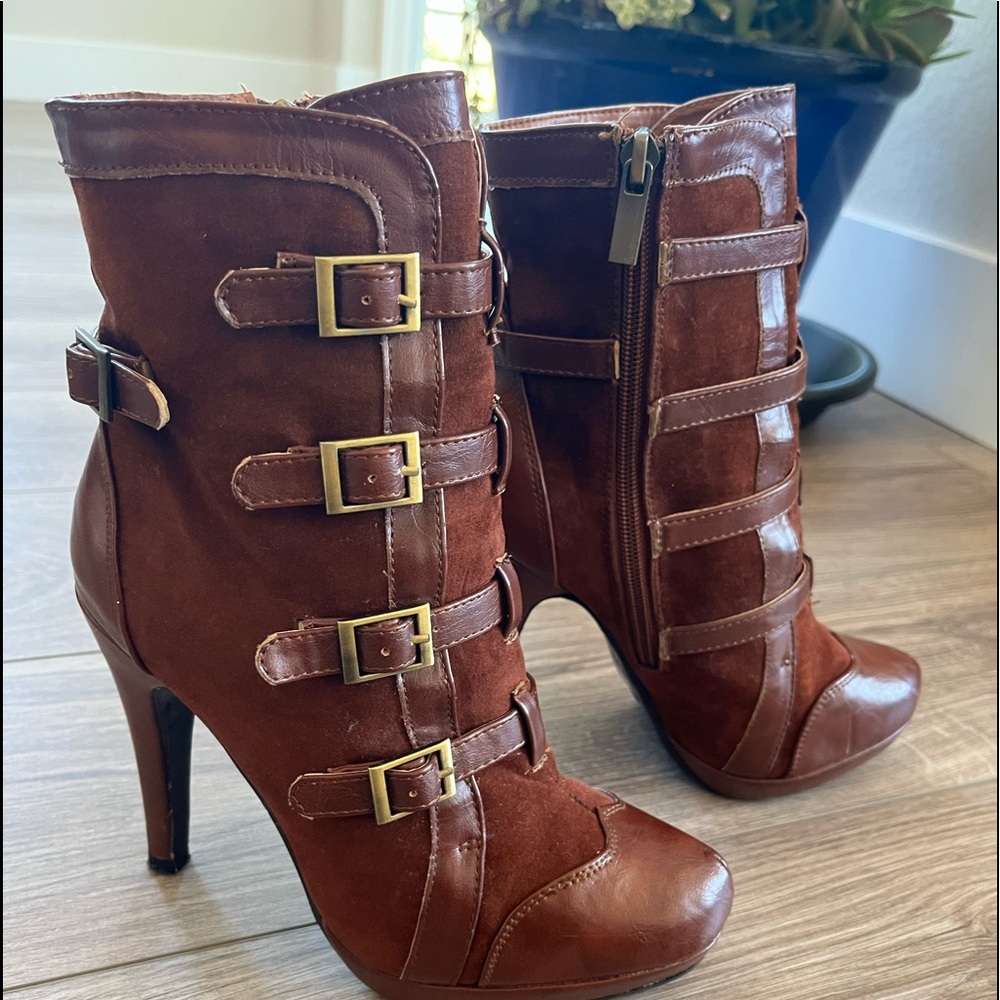 Gorgeous brown 3”  high heel boots!